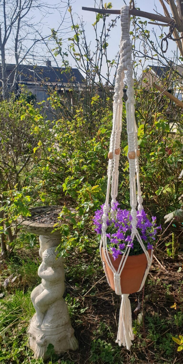 Runa Ayres - macrame hanging basket