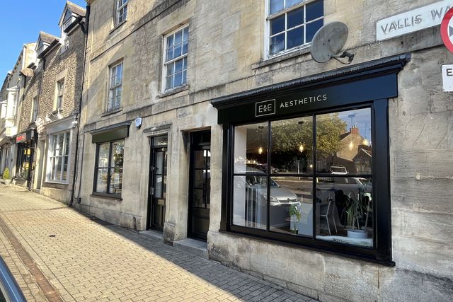 E&E Aesthetics shop front