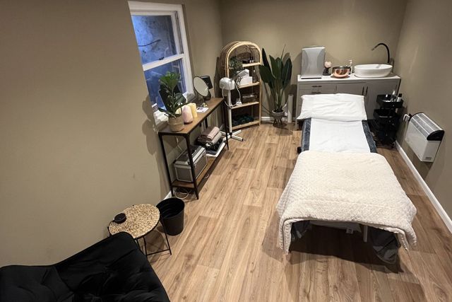 E&E Aesthetics treatment room