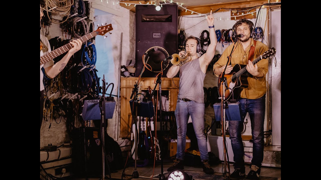 Land Of The Giants – Live at The Tree House