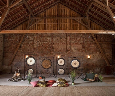 image Group soundscape with gongs