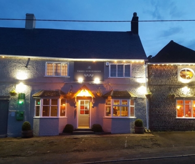 image Three Horseshoes